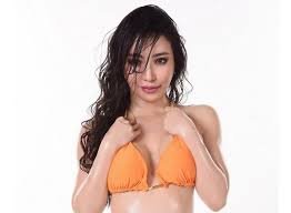 Discover the Allure of Blonde Live Cams